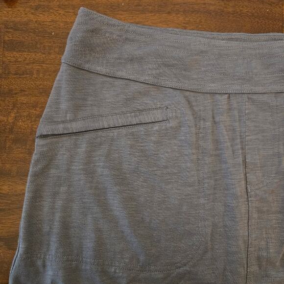 NWT Sherpa Adventure Gear Women's Tendi Skirt Monsoon Gray Size S - Picture 3 of 8